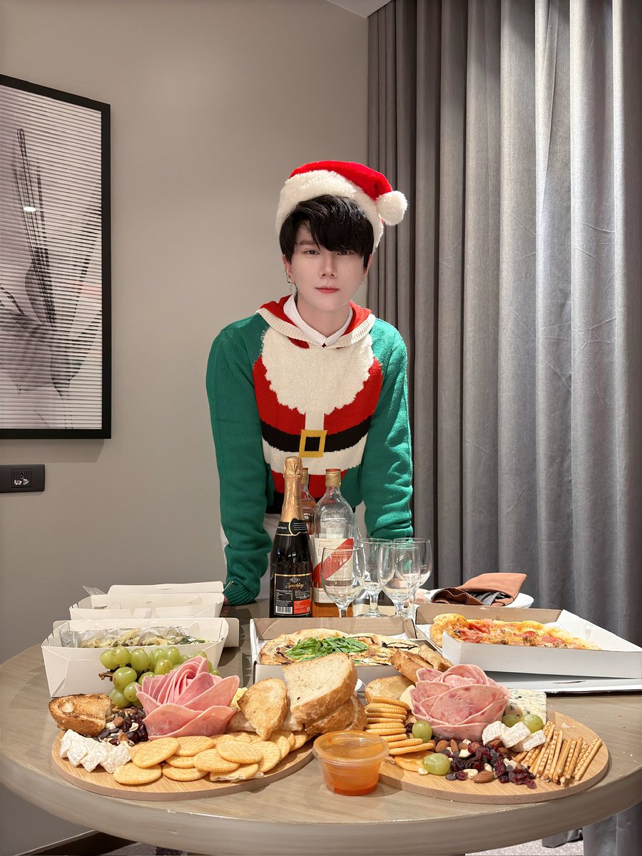 leejaeshin's tweet photo. 🎅 https://t.co/eCiYe4yZgi