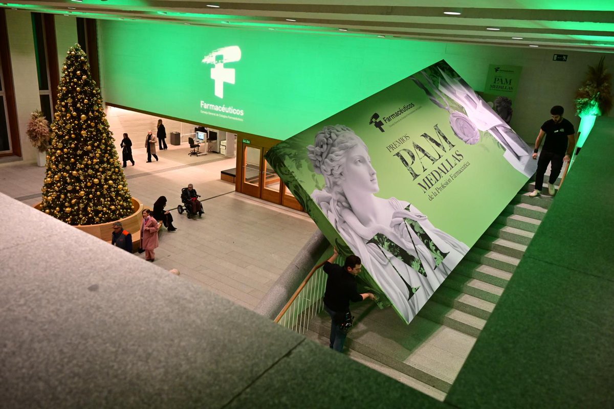 InusualEvents's tweet photo. 💡 El pasado 16 de diciembre tuvimos el honor de aportar nuestro toque INUSUAL a los Premios PAM, organizados por el Consejo General de Colegios Farmacéuticos @Farmaceuticos_  🏆

Nos encargamos de la rotulación e iluminación para crear una atmósfera única y memorable💥

#Inusual https://t.co/0cFt8sxQhZ