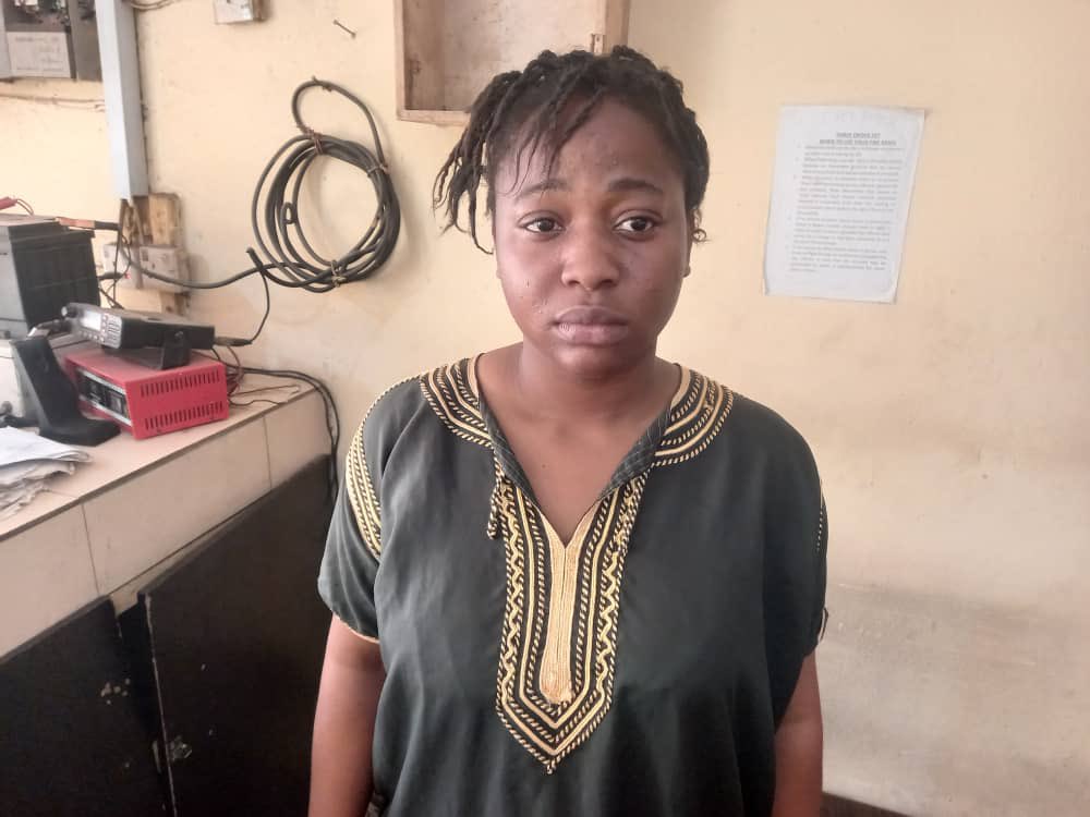FOUND PERSON: This lady walked into Ojodu Police Division today disoriented. She collapsed minutes after and is currently getting medical attention at a medical facility. 

Kindly share to enable her reunite with her family.