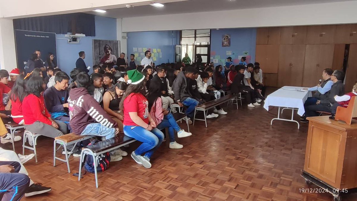 CapiZapataEC's tweet photo. Aprendemos de los jóvenes.
Visité a estudiantes de 1ro a 3ro de bachillerato del colegio Una Familia de Familias, en #Pomasqui.
👏Agradezco su recibimiento y tan valiosas lecciones de vida.
Seguimos recorriendo nuestras queridas parroquias rurales.
#CapiAmigo
Pasa la voz 📢 https://t.co/Hb4k1yh9Ap