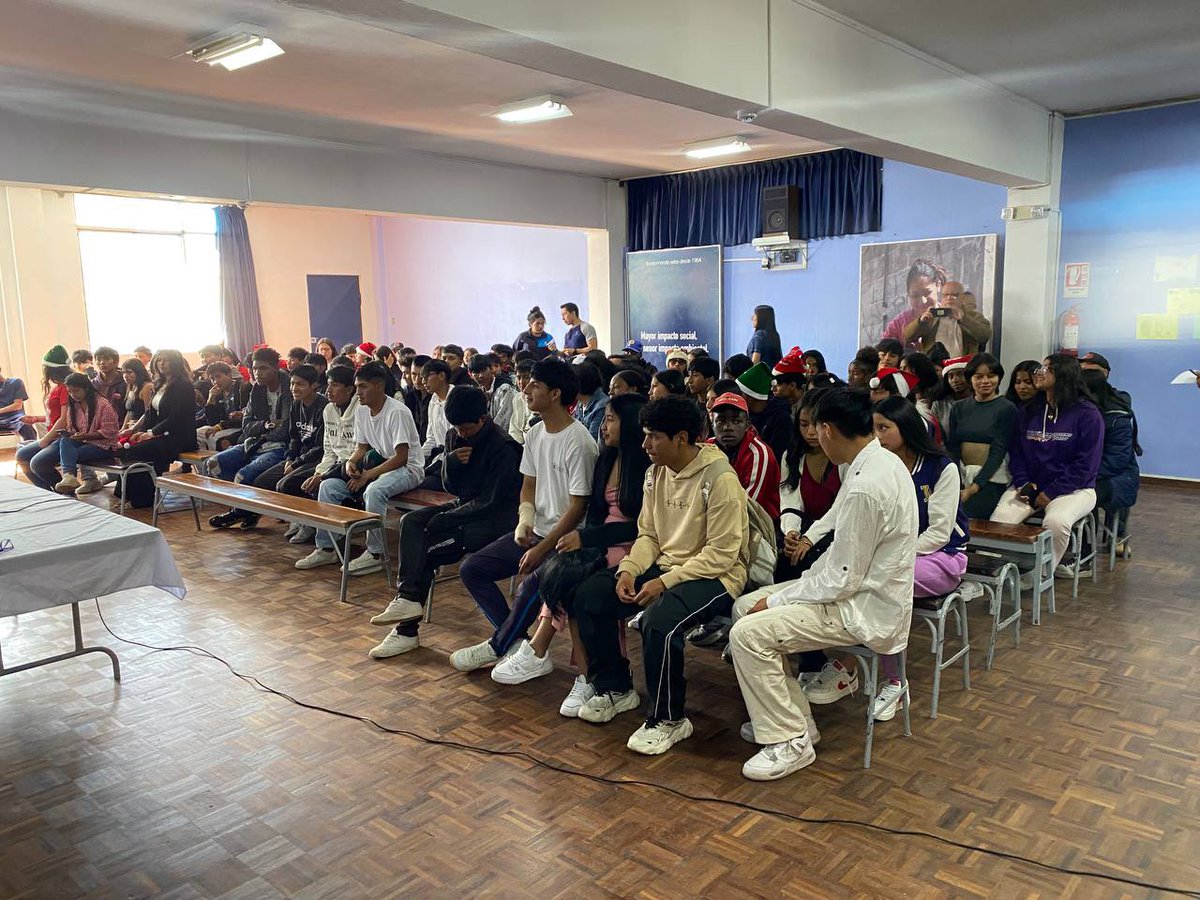 CapiZapataEC's tweet photo. Aprendemos de los jóvenes.
Visité a estudiantes de 1ro a 3ro de bachillerato del colegio Una Familia de Familias, en #Pomasqui.
👏Agradezco su recibimiento y tan valiosas lecciones de vida.
Seguimos recorriendo nuestras queridas parroquias rurales.
#CapiAmigo
Pasa la voz 📢 https://t.co/Hb4k1yh9Ap