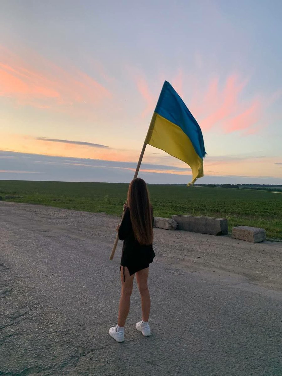 laleaskim's tweet photo. Slava Ukraine🇺🇦 https://t.co/YyPvmhMKyu