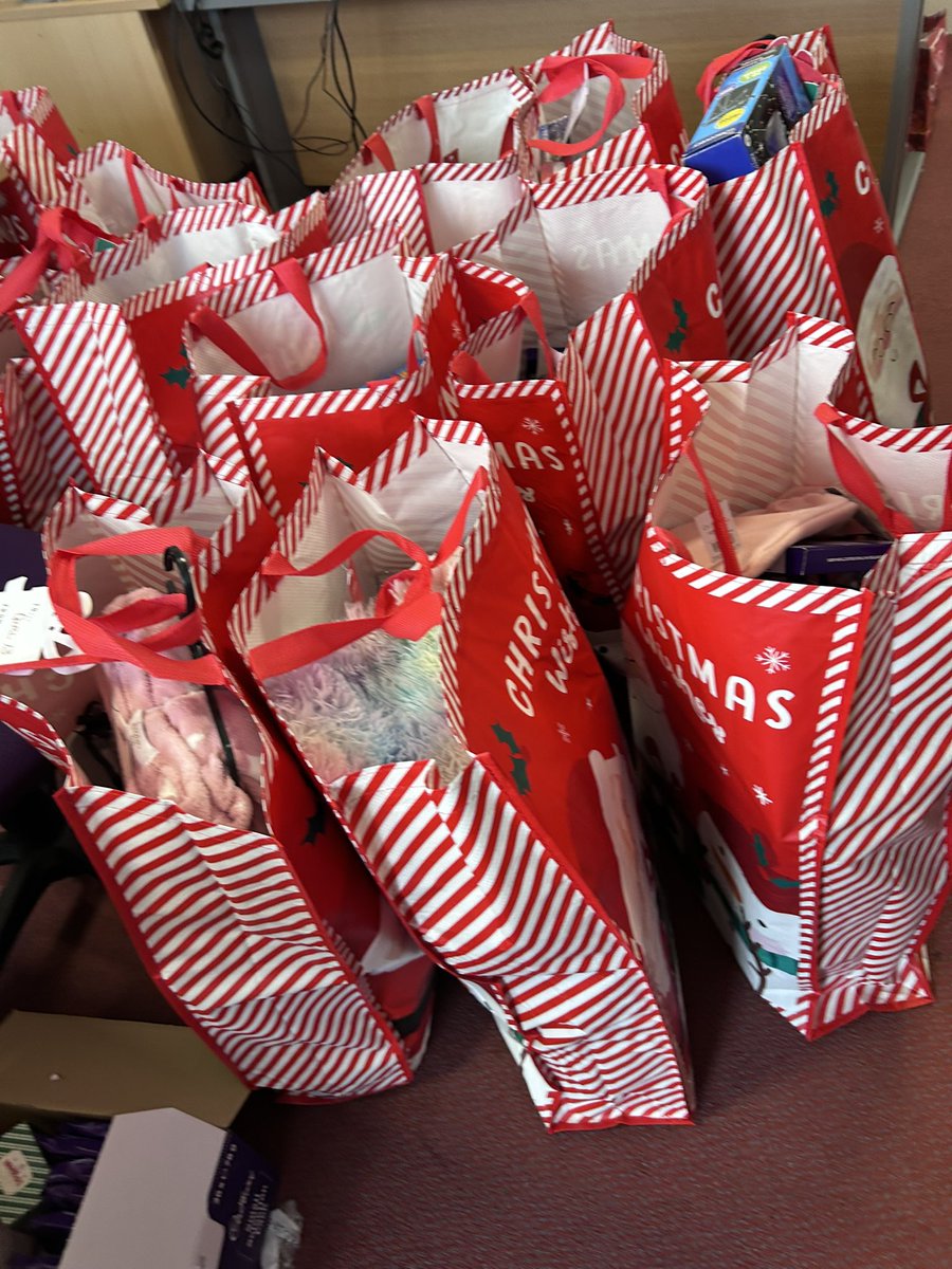 RmnDean_'s tweet image. Yesterday I contacted #helpforkids and today we received big bags full of Christmas gifts for young people we support who will not get Christmas gifts. We were speechless at the generosity &amp;amp; kindness. 

There was tears of happiness and such big smiles today. 

Thank you!