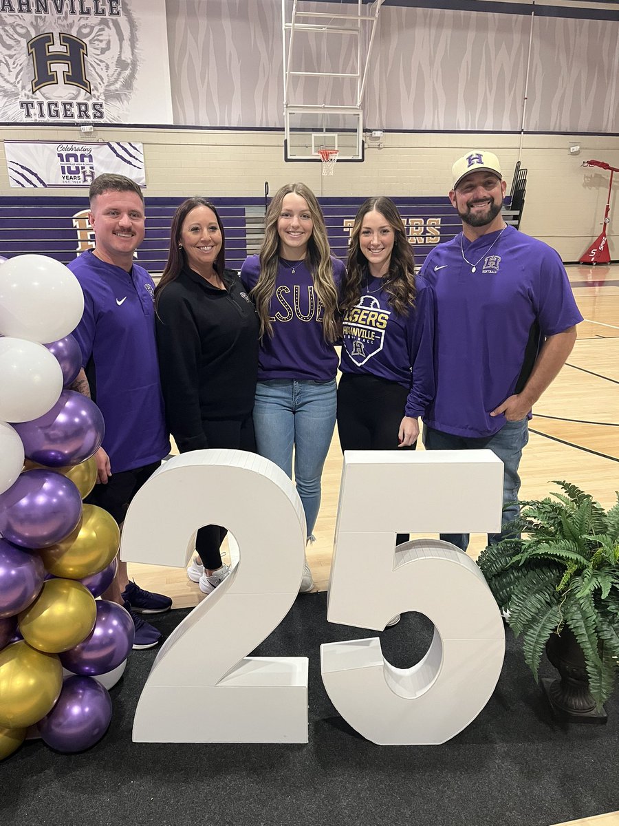 Amberly Dempster tweet media