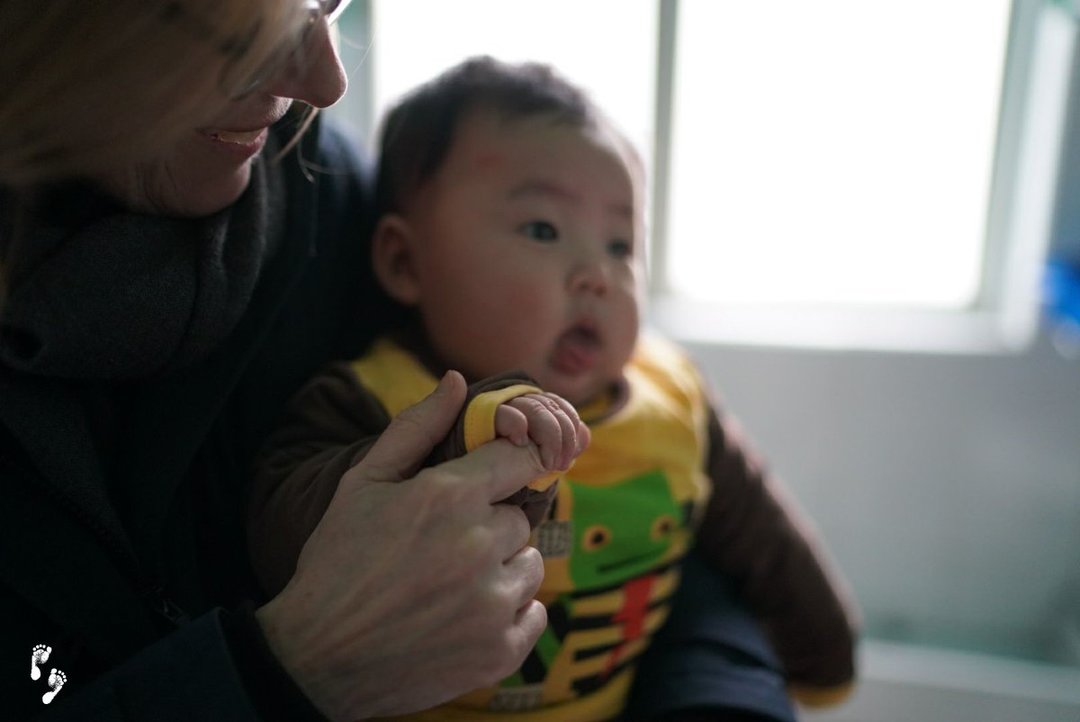 To have a strong and healthy start, these little ones need to receive all their essential micronutrients. First Steps micronutrient sprinkles for babies contain 14 different vitamins and minerals!