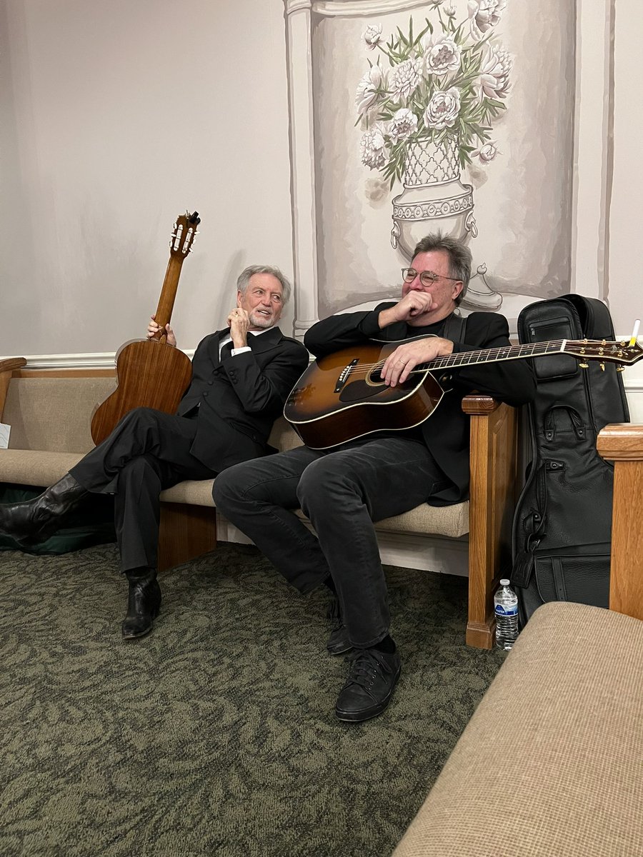 Tellin’ jokes with my buddy <a href="/FC_VinceGill1/">Vince Gill FC</a>