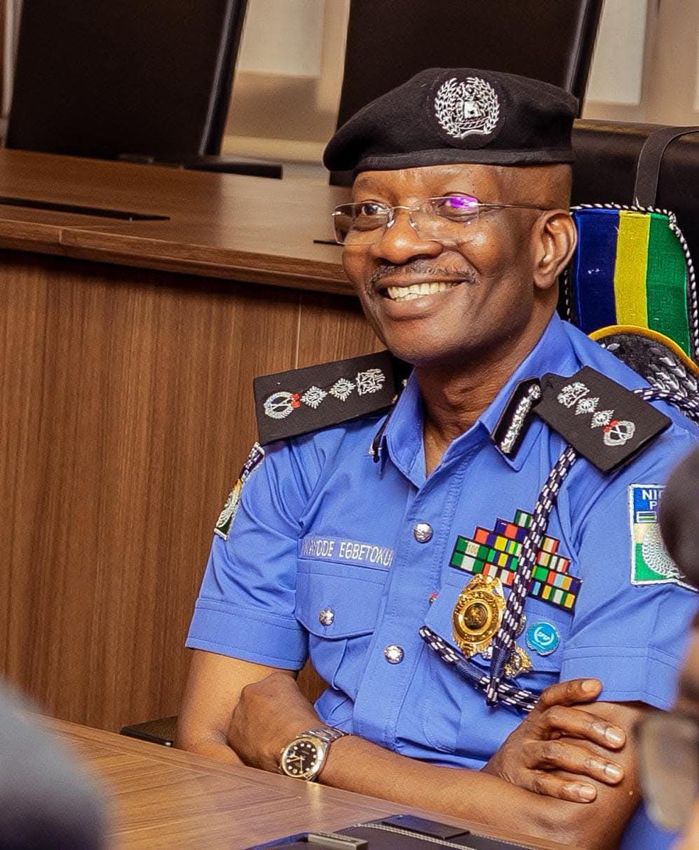 Habuhk4's tweet photo. I wish I were younger. I could have joined the @PoliceNG . The police force is now one of the most improved sectors in Nigeria. https://t.co/9jWjvaPO8i