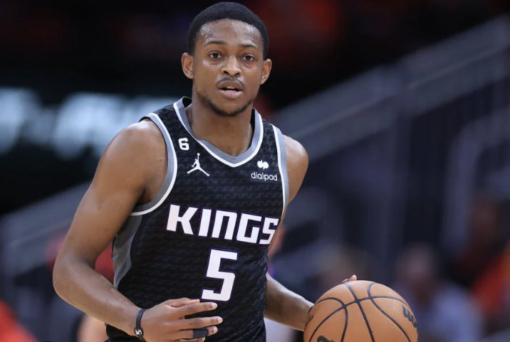 ESPNneedsIKD's tweet photo. The Sacramento Kings have started to gauge the trade market for De’Aaron Fox. 

Many league sources are expecting the Star point guard to request a trade out of Sacramento soon.

The Rockets, Nets, Spurs, and Raptors are the four teams to have had preliminary talks with Sacramento. 

Toronto has been the most aggressive in their pursuit up to this point.

Toronto is enthused at the potential idea of pairing up Fox with Scottie Barnes. 

Toronto’s rumoured package consists of Immanuel Quickley, RJ Barrett and multiple first round picks.