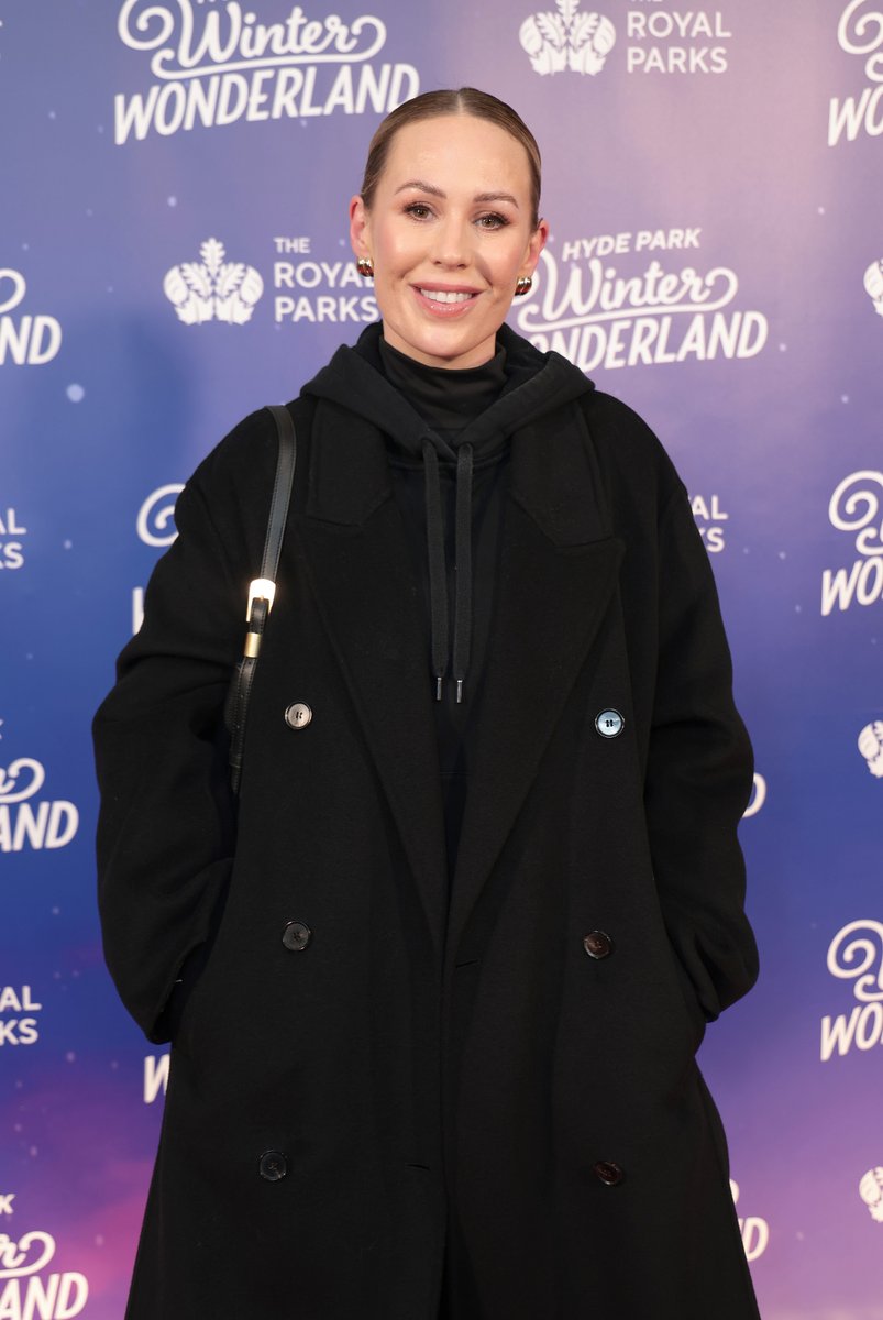 OK_Magazine's tweet photo. Kate Ferdinand unveils jaw-dropping Elf-themed Christmas tree and decorations including adorable treats for her kids
https://t.co/oJAZJG3LdZ #kateferdinand https://t.co/hLWhWMRddH