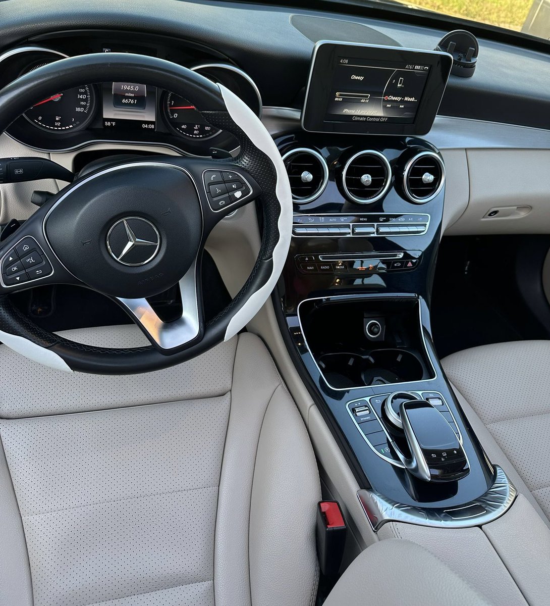 Cheezy_Officiel's tweet photo. 🎈Brand new Mercedes pour ma reine❤️ 

Merci pour ton amour et ton soutien sans faille. Tu mérites bien plus que ça mais c’est que le début.Prends en bien soin de ce cadeau. Si tu es fatigué de ça ,je te refais sortir une autre Bête☺️

#Afrocommando🥷 https://t.co/vyZJST5J2a