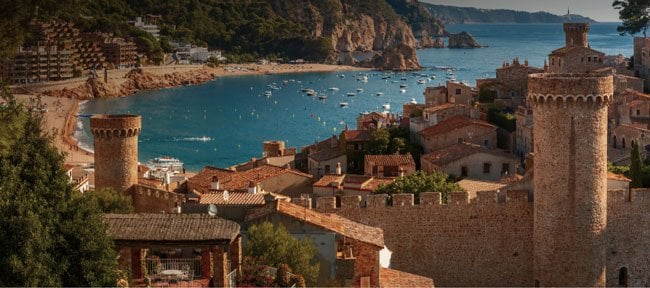 Is Barolo the new Burgundy? 🍷  

Italian wines surged in this year’s Liv-ex Power 100—Vinovest experts weigh in on what’s next for investors. 

Full story: vinovest.co/blog/italy-asc…
