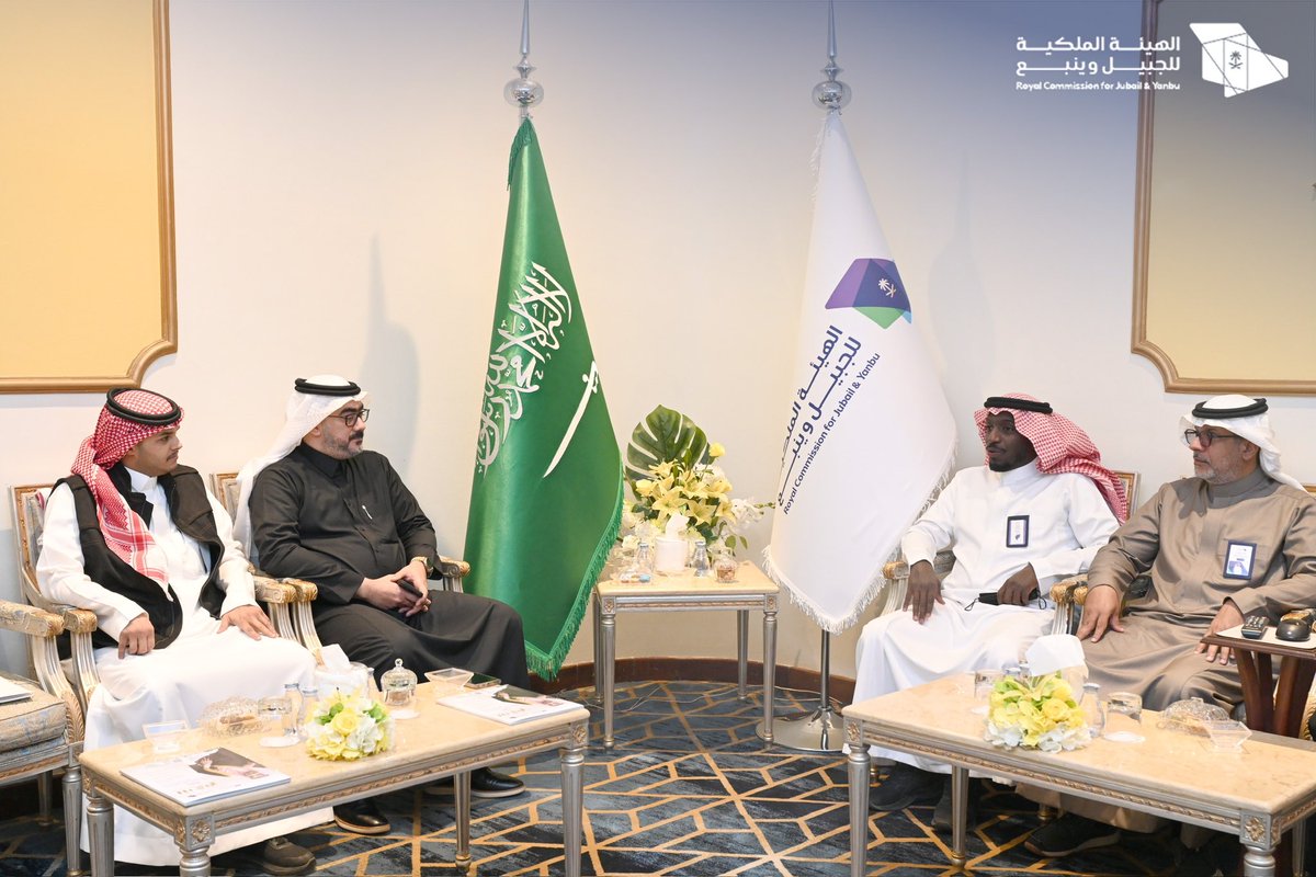 RCJY_Jubail's tweet photo. زار المدير التنفيذي للاتحاد السعودي للكريكيت @cricketsaudi 
أ. طارق بن سقا والوفد المرافق له، مركز زوار #الهيئة_الملكية_بالجبيل للاطلاع على تجربتها وجهودها في عمليات إنشاء وتشغيل وتطوير مدينة #الجبيل_الصناعية كما تم خلال الزيارة مناقشة سبل التعاون بين الجانبين

#صناعة_وحياة https://t.co/HgTxTf9QtN