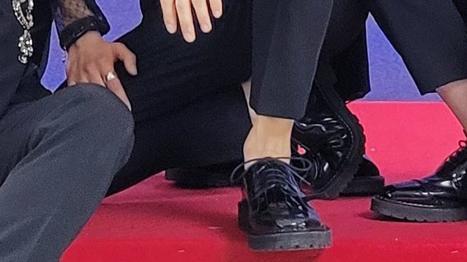 binniesbutt's tweet photo. can i return everyones attention to seungmins ankles pls https://t.co/HANL0GS0gB