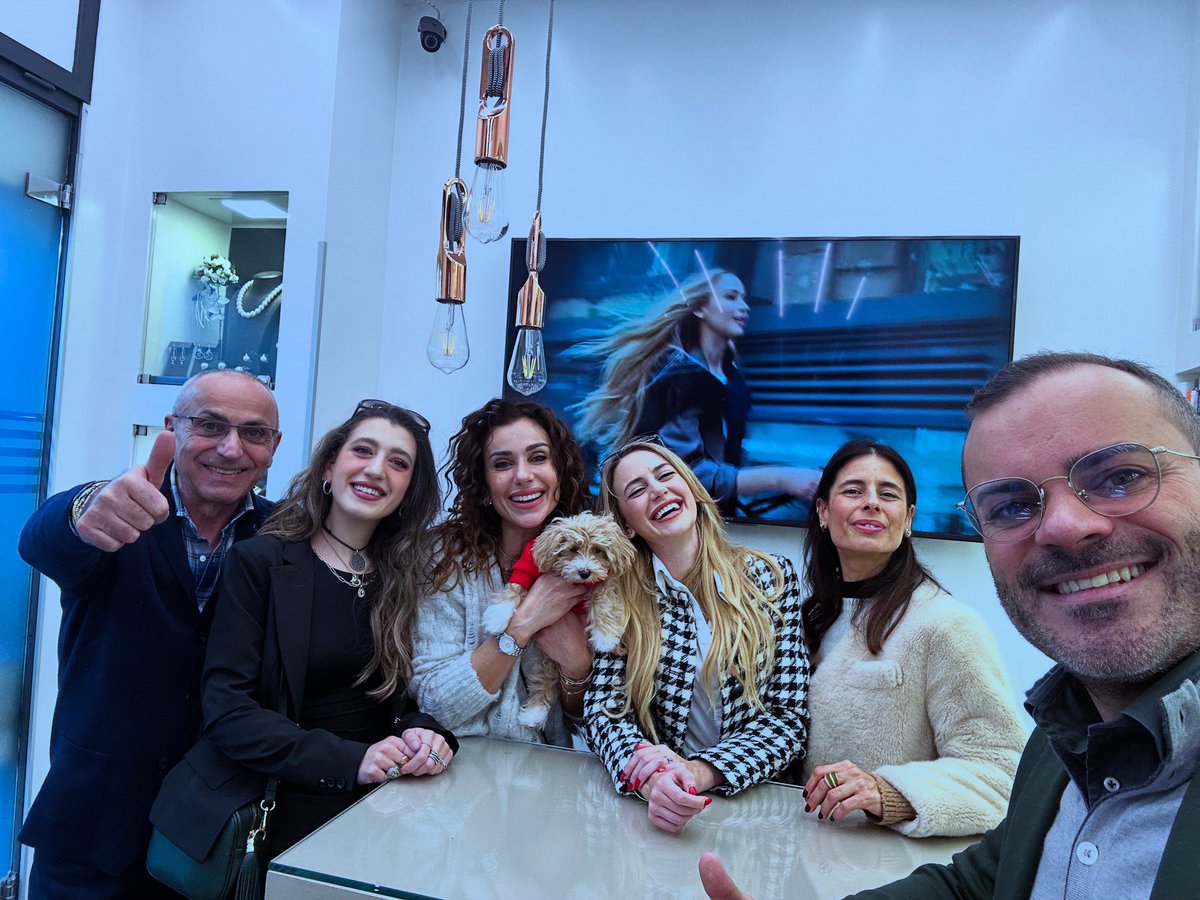 VincenzoCaruso3's tweet image. La Gioielleria Caruso Napoli con Leo🐶Marchese ringrazia il Team della @virginactiveit Pilates e Mat 💎💎💎💎 gioiellicaruso.it

#Ringraziamenti #virginactive #carusogioielli #carusov #fratellilabufala #PuntaDiamante #pilates