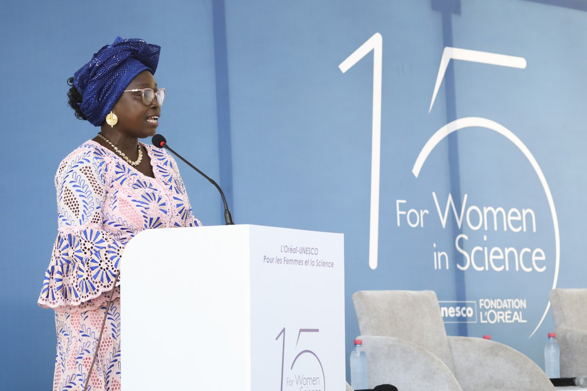 Role models are crucial when it comes to encouraging girls to embrace scientific careers. We organized an intergenerational meeting between the 2024 Young Talents from Sub-Saharan Africa and more than 100 high-school students from CEG Gbegamey in Benin 👇 #FWIS2024