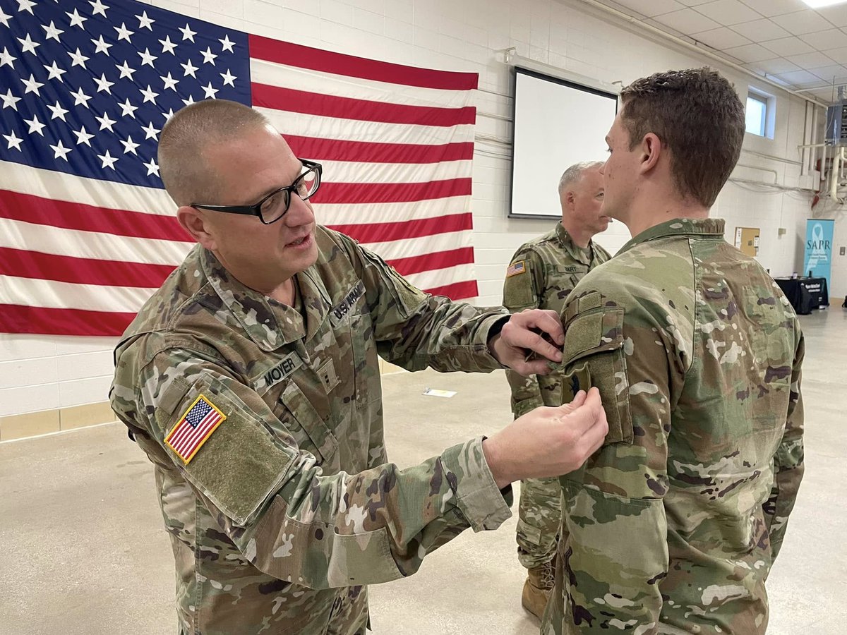 Missouri_NG's tweet photo. 🎶 Welcome to the Band! 🎶
The 135th Army Band welcomed euphonium player Spc. Babre and saxophonist Spc. Spier, who recently completed BCT and AIT, earning their unit patch.
Congrats and welcome to the team! #GoMoGuard #MoGuard https://t.co/J4ECZszLkK