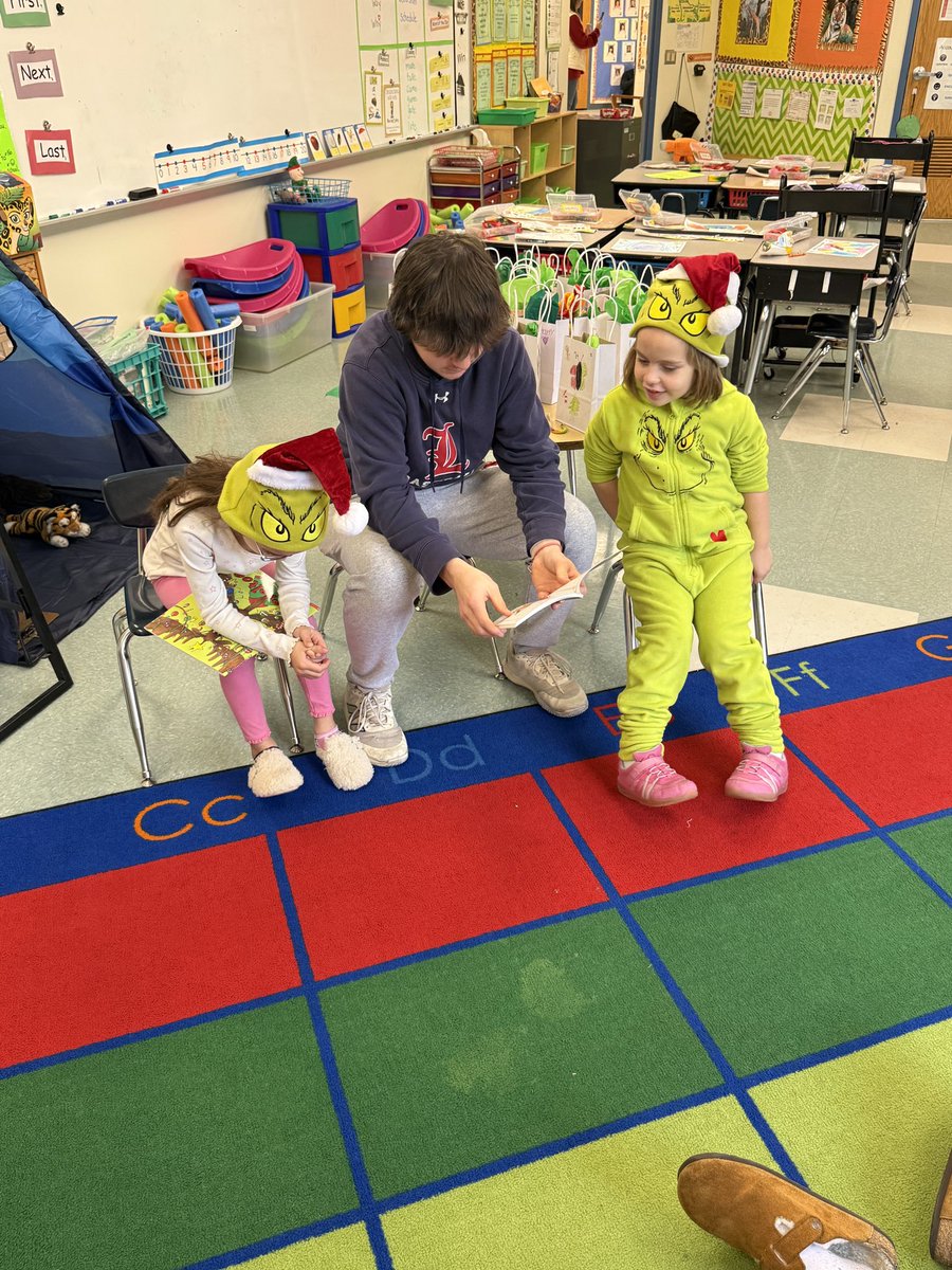 Calypso1stGrade's tweet photo. More RIF fun from Calypso! LHS football did an awesome job with the first graders. @BethlehemAreaSD @CalypsoES @LIBERTYATHCLUB https://t.co/z3YPs6dOen