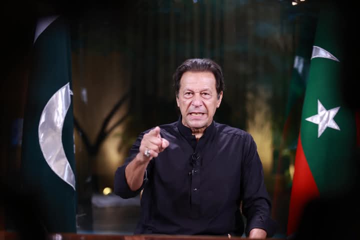 KhalidBinAziz's tweet photo. مرشد تمہارا نام جو منہ سے ادا ہوا
مرشد ہمیں تو گولی سے چھلنی کیا گیا
مرشد جو خوف تم نے ہمارا بھگا دیا
مرشد اسی کے واسطے تم پر ستم ہوا
مرشد اب بات ہماری بقا کی ہے
مرشد ہماری نسل کے آج وکل کی ہے۔ https://t.co/yQdY9Q83jT