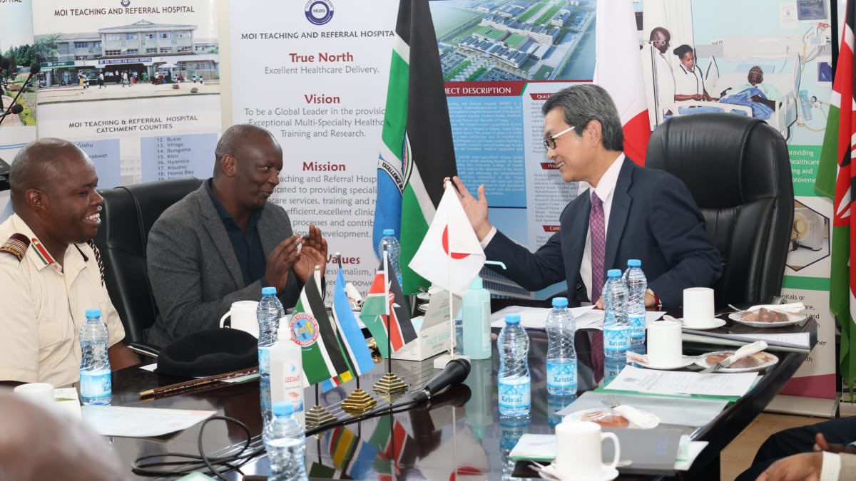 MTRHofficial's tweet photo. JAPANESE AMBASSADOR TO KENYA H.E. HIROSHI MATSUURA HANDS OVER MTRH’S 1.5 TESLA MRI MACHINE AND AMBULANCE

The Japanese Ambassador to Kenya H.E. Hiroshi Matsuura, today, 19th December 2024, handed over two new projects at Moi Teaching and Referral Hospital (MTRH). https://t.co/ufoTOQEpEn