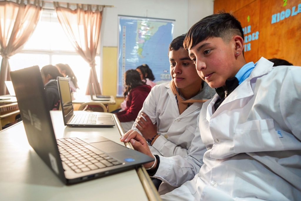 gobdecordoba's tweet photo. En #Córdoba ampliamos y profundizamos el Sistema de Evaluación provincial. 📚✅

A partir de la Res. 394/24 creamos el Sistema Integral de Evaluación Educativa (#SIEE) destinado a mejorar la calidad y equidad en el #ámbitoeducativo, a través de evaluaciones sistemáticas y periódicas. 

#SeguimosHaciendo #CórdobaNoPara