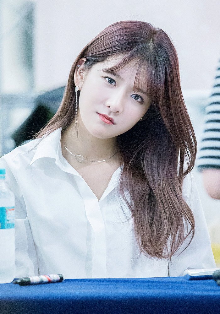 KDramaHandle's tweet photo. #WJSN's #EXY (#ChuSoJung) at #Harbin movie VIP premiere. https://t.co/AQDypGIcpo