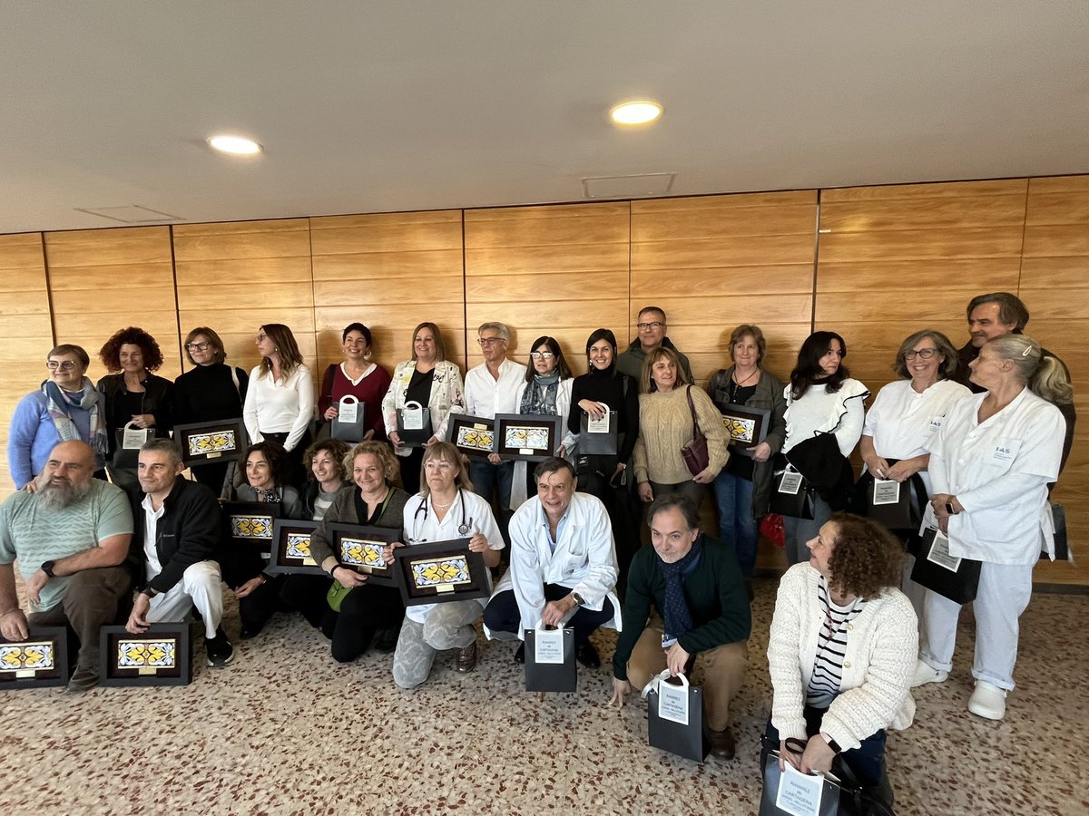 iasgirona's tweet photo. Moltes gràcies a totes i a tots i que passeu unes Bones Festes de Nadal.
#IASNadal #GransEquips #SalutMental #HospitalSantaCaterina #AtencióPrimària #CentreSociosanitari https://t.co/Dz5jSgoWdW