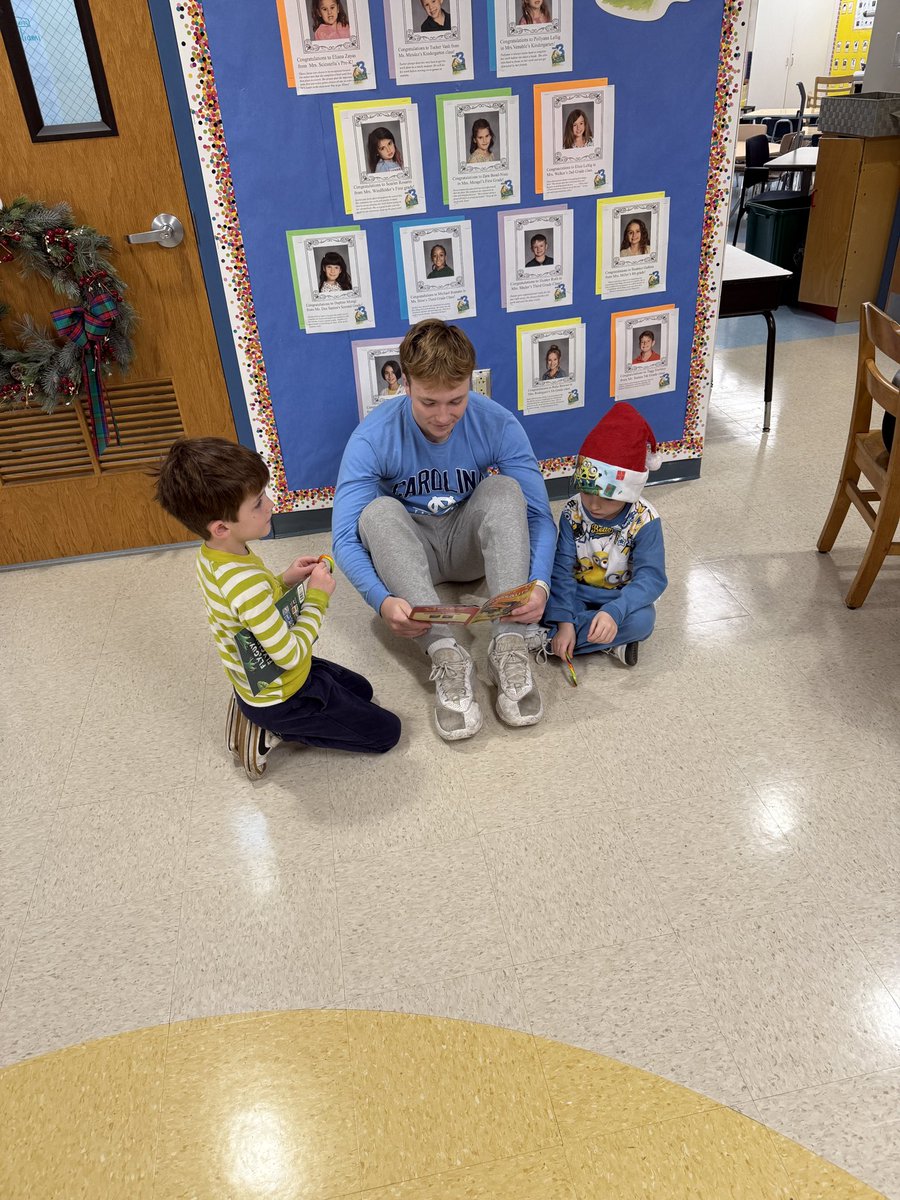 Calypso1stGrade's tweet photo. Few more pictures from Calypso with the football team. Thank you for spreading the joy of reading!@BethlehemAreaSD @CalypsoES https://t.co/mDX6tXuMeV