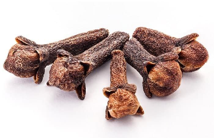 DrSebiSeaMoss's tweet photo. Getting rid of worms is very simple

📌 You just need to chew a few dried clove buds 30 minutes before eating!

You need to do this 2 times a day. This is a strong preventive measure if there are no worms. If they are - the body will be completely cleared of parasites after a couple of days.

One dried clove bud is 20% essential oil, which contains aromatic substances: eugenol, caryophyllene and ylangene. Cloves also contain a huge amount of tannins.

✔️ Thanks to such a rich composition, cloves are effective: not only worms, but also other pathogens, such as Staphylococcus aureus, diphtheria bacillus and even tubercle bacillus are afraid of them.