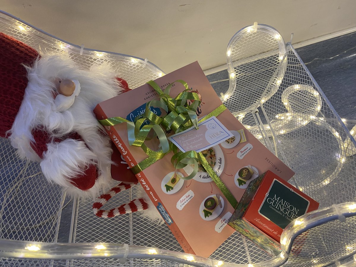 Nous remercions l'association Héra d'avoir remis aux parents de la maternité ces cadeaux le jour de Noël : un livre de cuisine, pour préparer des repas adaptés aux besoins de bébé et des chocolats pour un moment de douceur 🤗