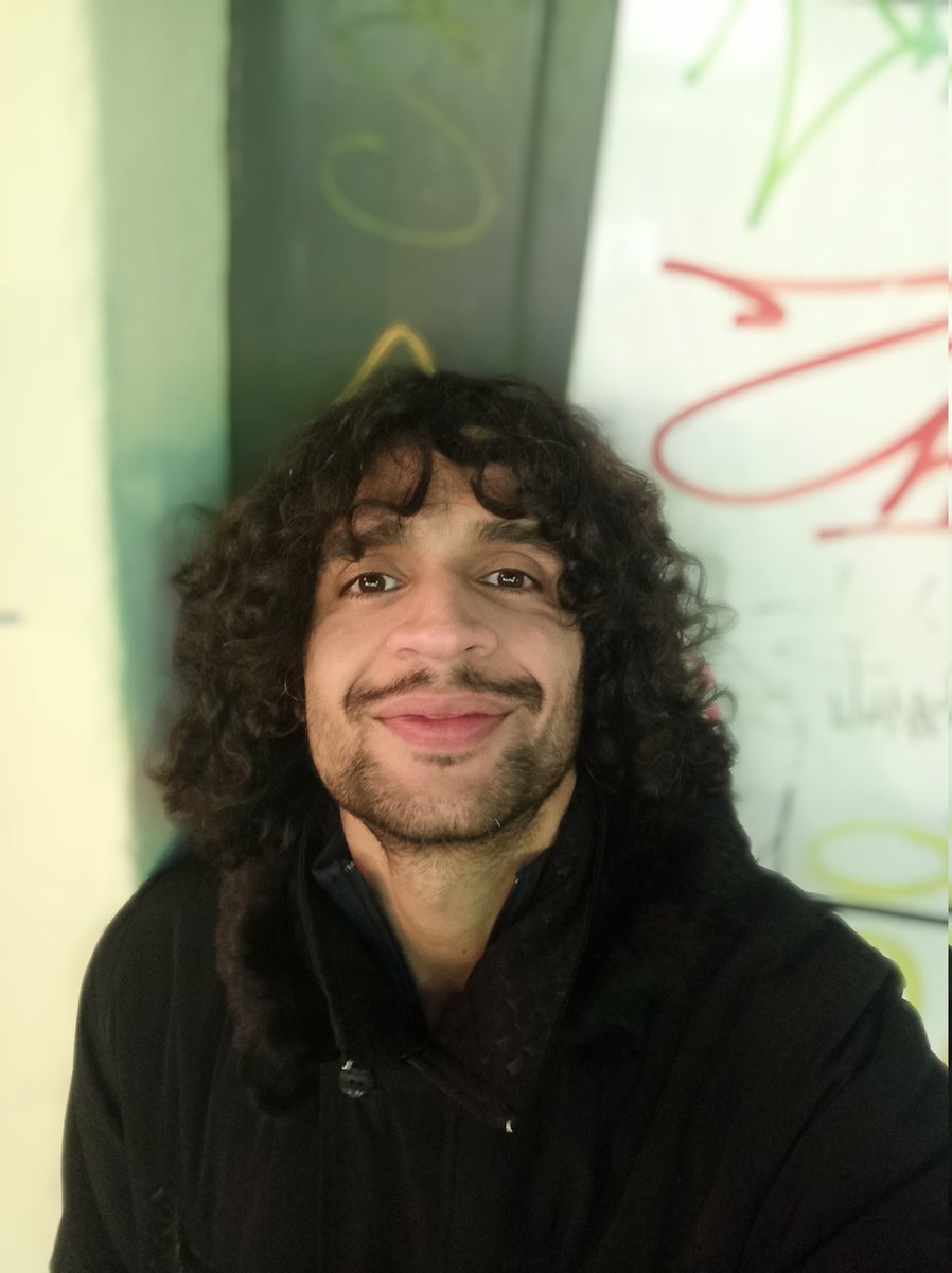 Hola, este Kevin existe.