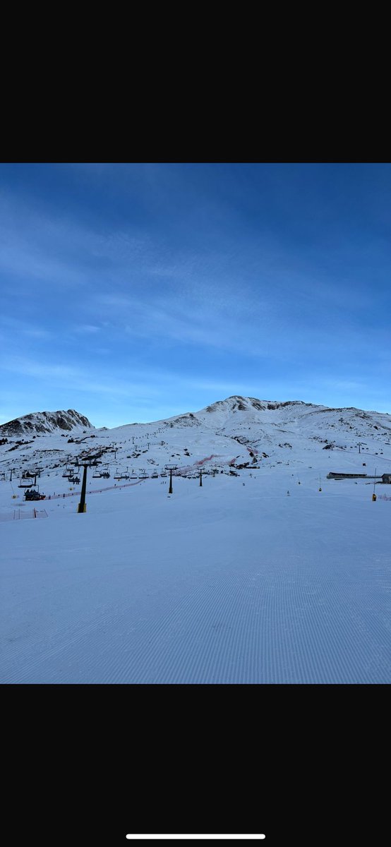 ConnahsQuayPE's tweet photo. Despite the horrendous weather conditions today, ALL learners achieved a minimum of a Blue Run today which is outstanding on day 4. Proud of our learners today, videos/ pictures to follow later 🇮🇹 ⛷️ 

The pictures show the difference of the main slopes from yesterday to today. https://t.co/Ecjr9h89st