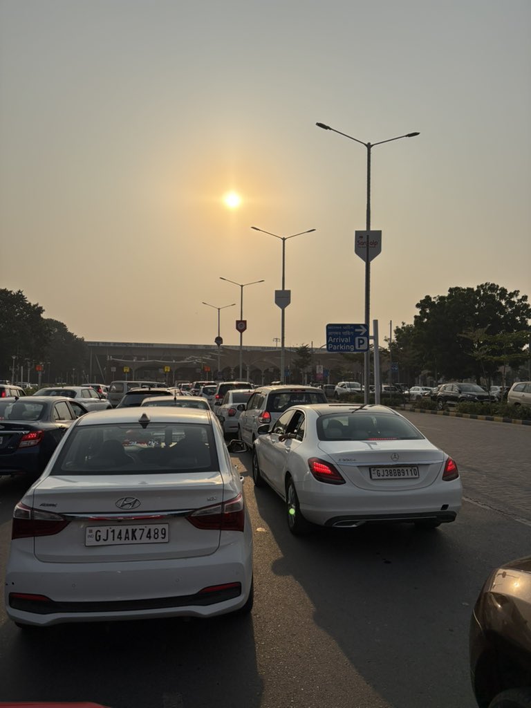 KeshariBikash's tweet photo. @ahmairport @AdaniOnline this is the way you all are handling arrival traffic at domestic airport. No lane management, time consuming and expensive. Please look into it. https://t.co/kr83QwDTBK