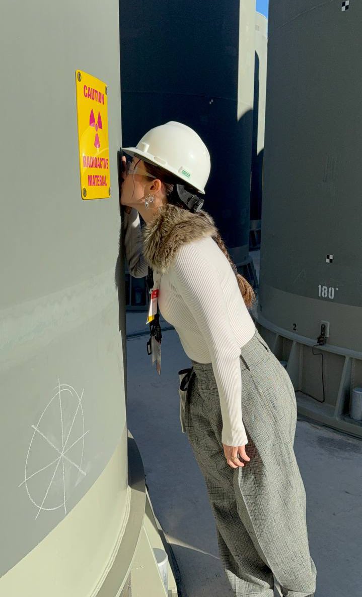 isabelleboemeke's tweet image. I kissed a cask (of nuclear waste) and I liked it.