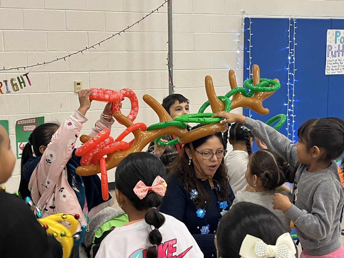 vanunio's tweet photo. Lakeland’s Holiday Winter Parties are happening! We love seeing our students having so much FUN! Thank you Lakeland PTA and all our staff! ❤️💙💚💛🖤@LakelandES #OneLISD https://t.co/UZMcDOWFLt