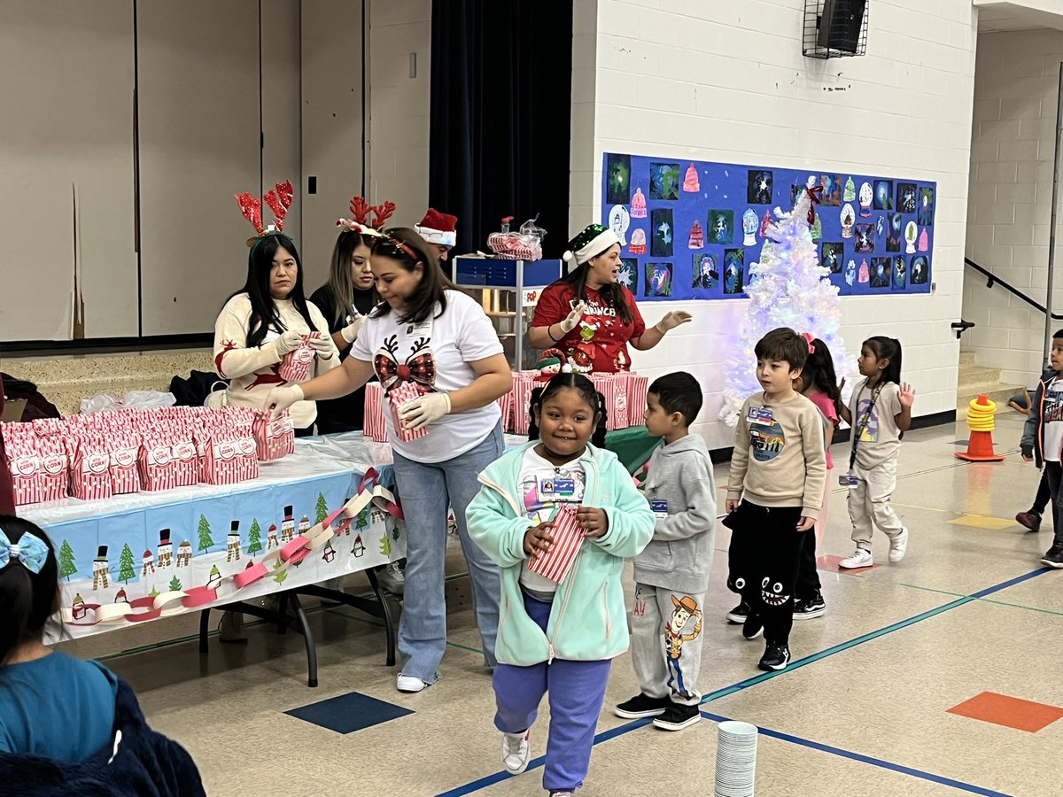 vanunio's tweet photo. Lakeland’s Holiday Winter Parties are happening! We love seeing our students having so much FUN! Thank you Lakeland PTA and all our staff! ❤️💙💚💛🖤@LakelandES #OneLISD https://t.co/UZMcDOWFLt