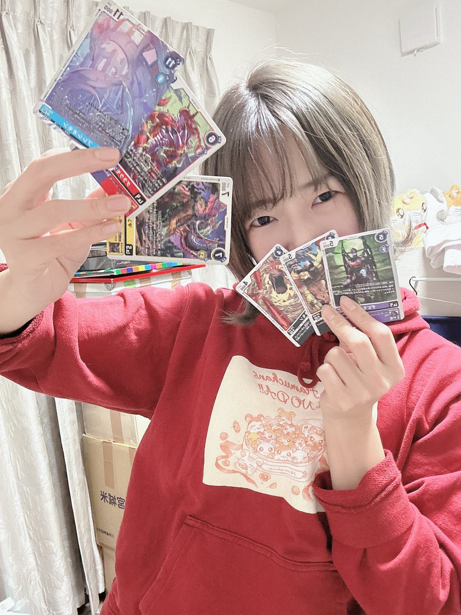 miyanery's tweet photo. いっこうにかたづかないおへや、寒くなってきたのでもう片付かないかもしれない😌
#イチニチイチデジカチャレンジ ❗️
改め #イチニチニデジカチャレンジ ‼️
#18日目
#あと7パック
#なんか減った気がする
#箱の中にあと4パック…?
#CHAINOFLIBERATION
#digimon
#デジモンカード
#フィギュア化希望 https://t.co/nNRMyZeyv4
