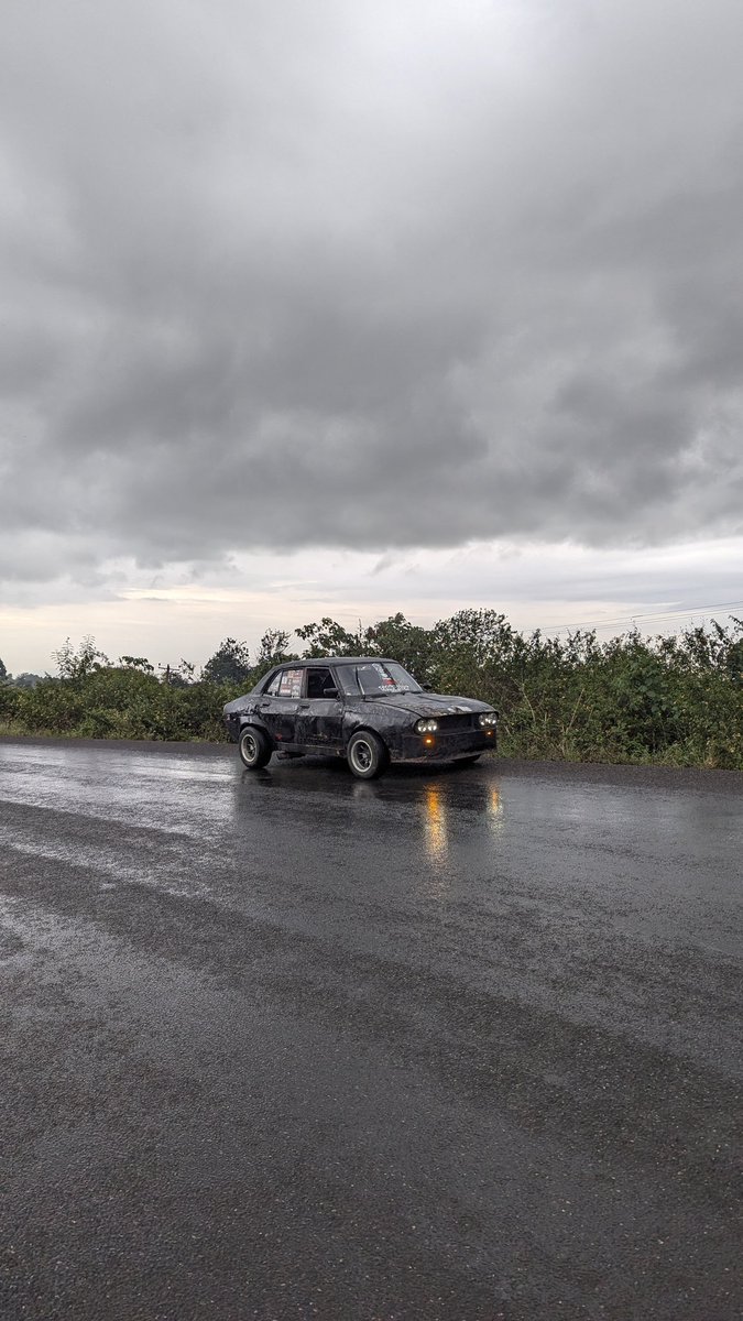 njeru_ndwigah's tweet image. Jogoo wa Mjini Kakwama Kijijini 😂😂
..
..
#Travel #Rain #shitbox