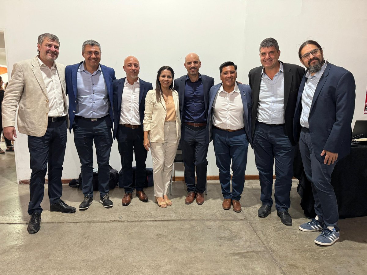 pepeousset's tweet photo. Informe de Gestión 
Min. de Desarrollo Humano, Gobiernos Locales y Mujeres 

Con el foco en las personas, brindando oportunidades y respondiendo a las necesidades, @julietacorroza realizó un balance del 2024.

Felicitaciones al equipo de trabajo por el esfuerzo y el compromiso. https://t.co/So8s6y3XHk