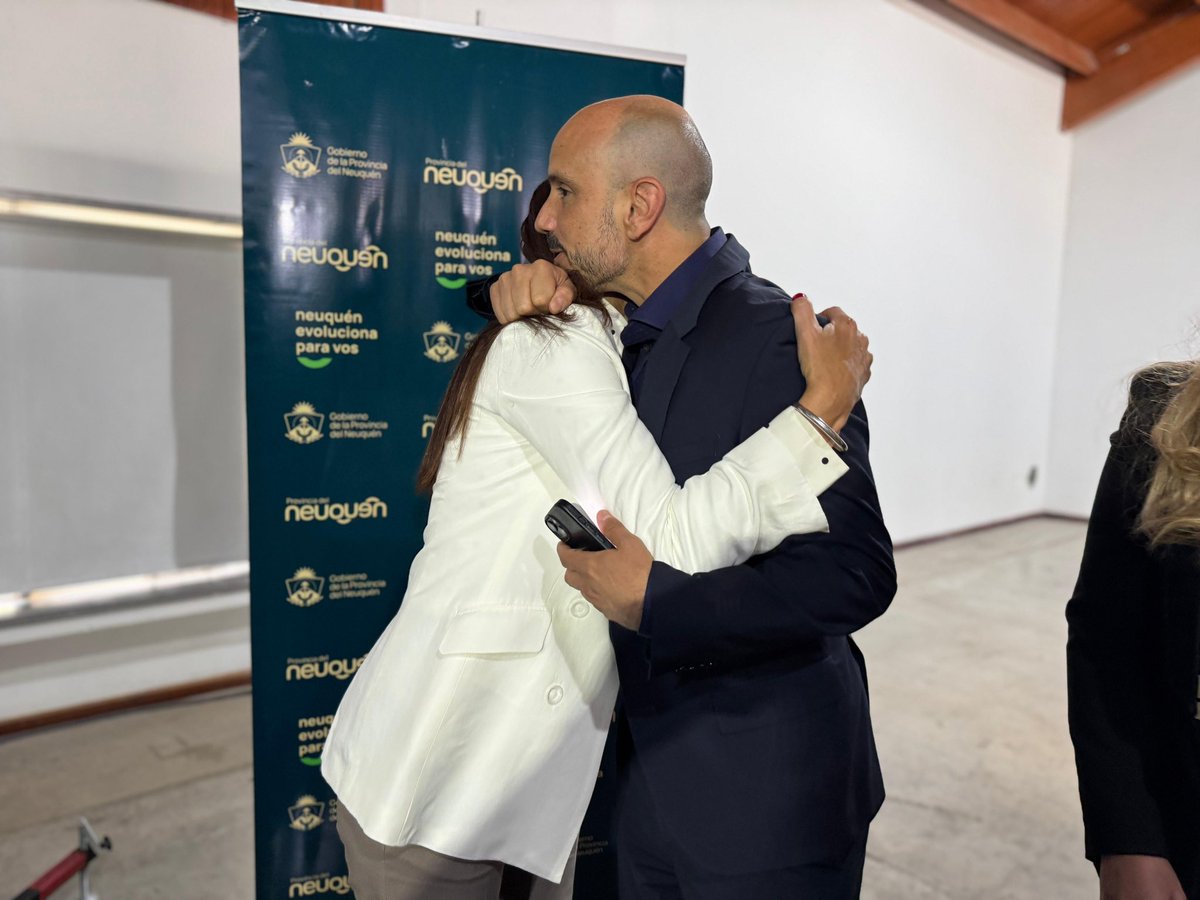 pepeousset's tweet photo. Informe de Gestión 
Min. de Desarrollo Humano, Gobiernos Locales y Mujeres 

Con el foco en las personas, brindando oportunidades y respondiendo a las necesidades, @julietacorroza realizó un balance del 2024.

Felicitaciones al equipo de trabajo por el esfuerzo y el compromiso. https://t.co/So8s6y3XHk