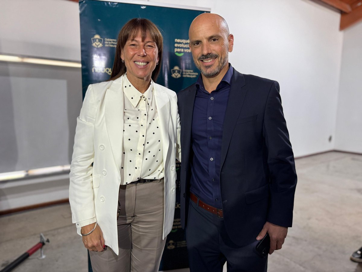 pepeousset's tweet photo. Informe de Gestión 
Min. de Desarrollo Humano, Gobiernos Locales y Mujeres 

Con el foco en las personas, brindando oportunidades y respondiendo a las necesidades, @julietacorroza realizó un balance del 2024.

Felicitaciones al equipo de trabajo por el esfuerzo y el compromiso. https://t.co/So8s6y3XHk