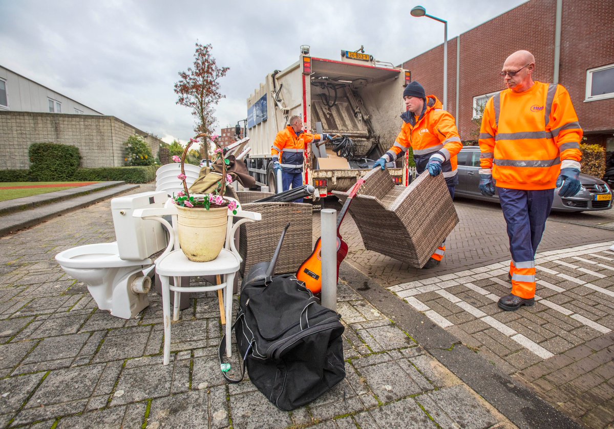 What can you do with your bulky waste during the holidays?🤷 No bulky waste will be collected from Wednesday, 25 December to Sunday, 5 January. Dispose of your rubbish yourself at a waste depot.

You can make an appointment again as of Monday, 6 January: denhaag.nl/en/safety/new-…