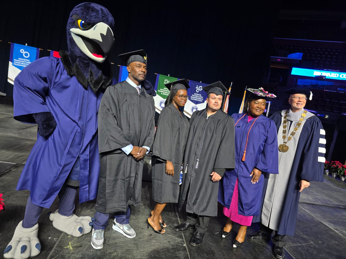 BrowardCollege's tweet photo. Throwing it back to last week's epic celebration ππ Swipe, reminisce, and tag the friends who made this ride unforgettable! πβ¨
#BCProud #BCProudGrad #ClassOf2024 @BCMediaRoom https://t.co/1DCowPJ2RJ