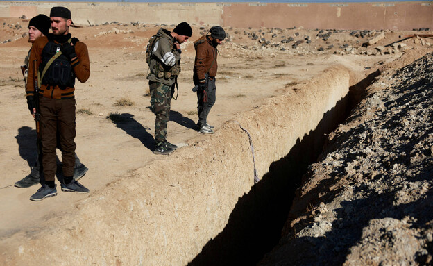 VividProwess's tweet photo. BREAKING: Assad's "death machine": Estimates suggest that more than 100,000 were buried in one mass grave.

Any protests in London?
Any condemnations by the UN?
Any rallies against Assad in Europe?
Any world leaders condemning this?

No Jews, No News. https://t.co/RMhuUjctJe