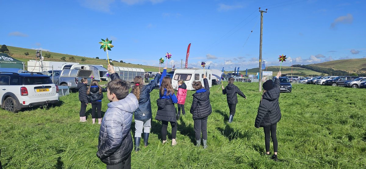 Thanks to the International Sheep Dog Association who donated £500 to us. We came along to their event in Carmichael, bringing local schools with us, to look at sheep, dogs, tractors and turbines and had a great day!