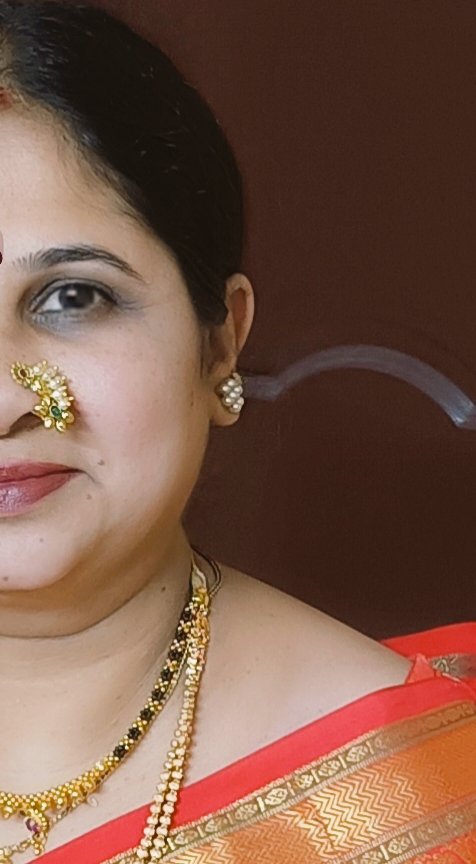 Seemajay9's tweet photo. Ok....I will start it myself😁😂
( I had pics for this😬😬)
Not just one... flaunting 3 nath designs😅
#NathTwitter
#NosepinTwitter https://t.co/ehI3qh2bcS