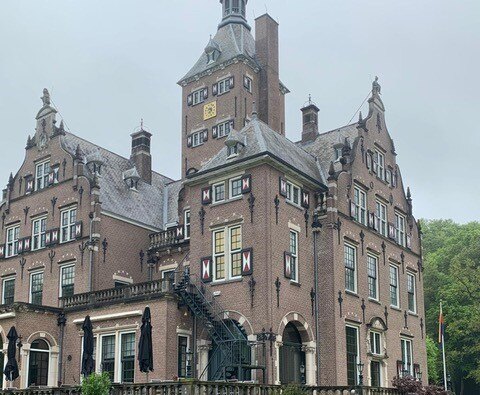 MaynardLeigh's tweet photo. #ThrowbackThursday to May 2023! 🌟 We ran two leadership programmes for Roland Berger at the stunning Landgoed Duin &amp; Kruidberg. A special shoutout to our long-time friend of 13 years, Claus Hunert, 🙌✨ #LeadershipExcellence #RolandBerger #Teamwork https://t.co/j3XTzyONFW