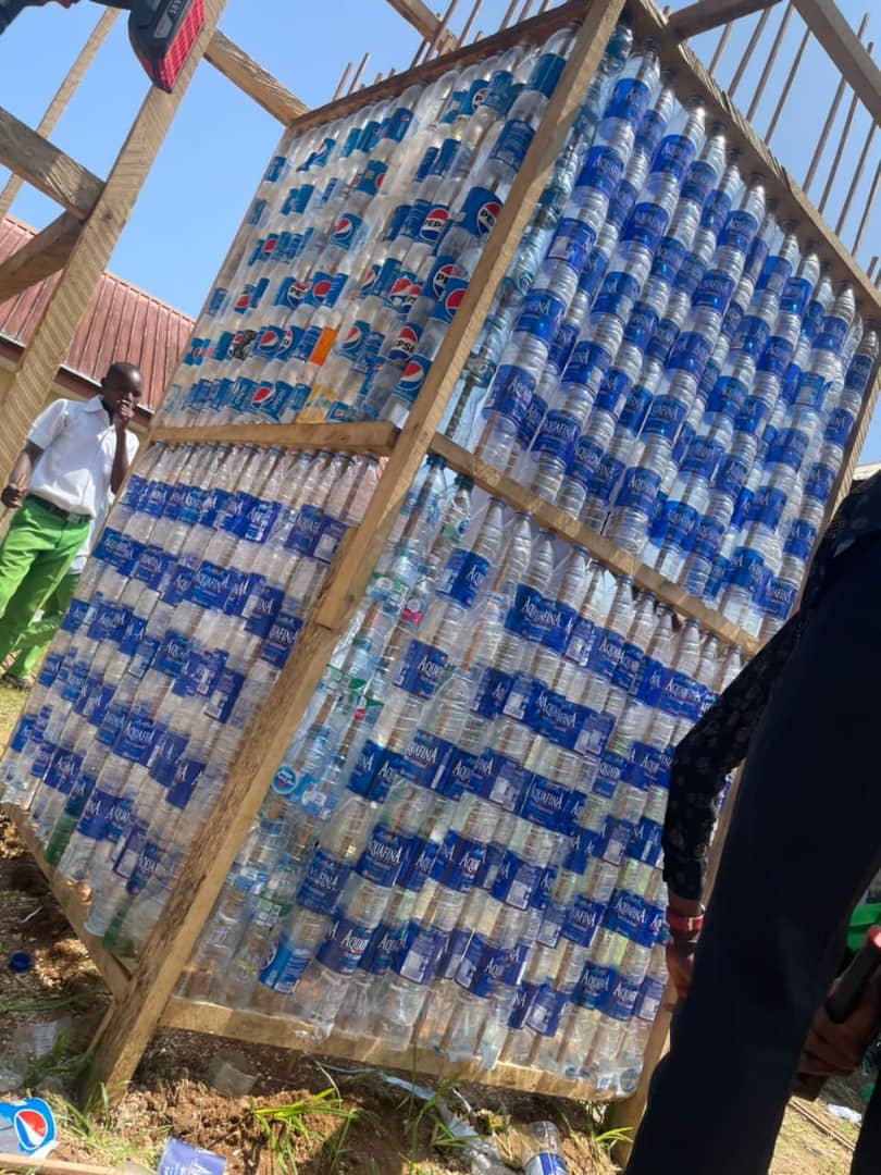 ShadefEco's tweet photo. By engaging the Young Environmentalists (YEs) Club students, the project fostered a sense of ownership and environmental responsibility, empowering the next generation of sustainability leaders.
#ReduceReuseRecycle
#plasticfree
#wastemanagement
#CommunityDevelopmentProject https://t.co/qV8Xk35X2I