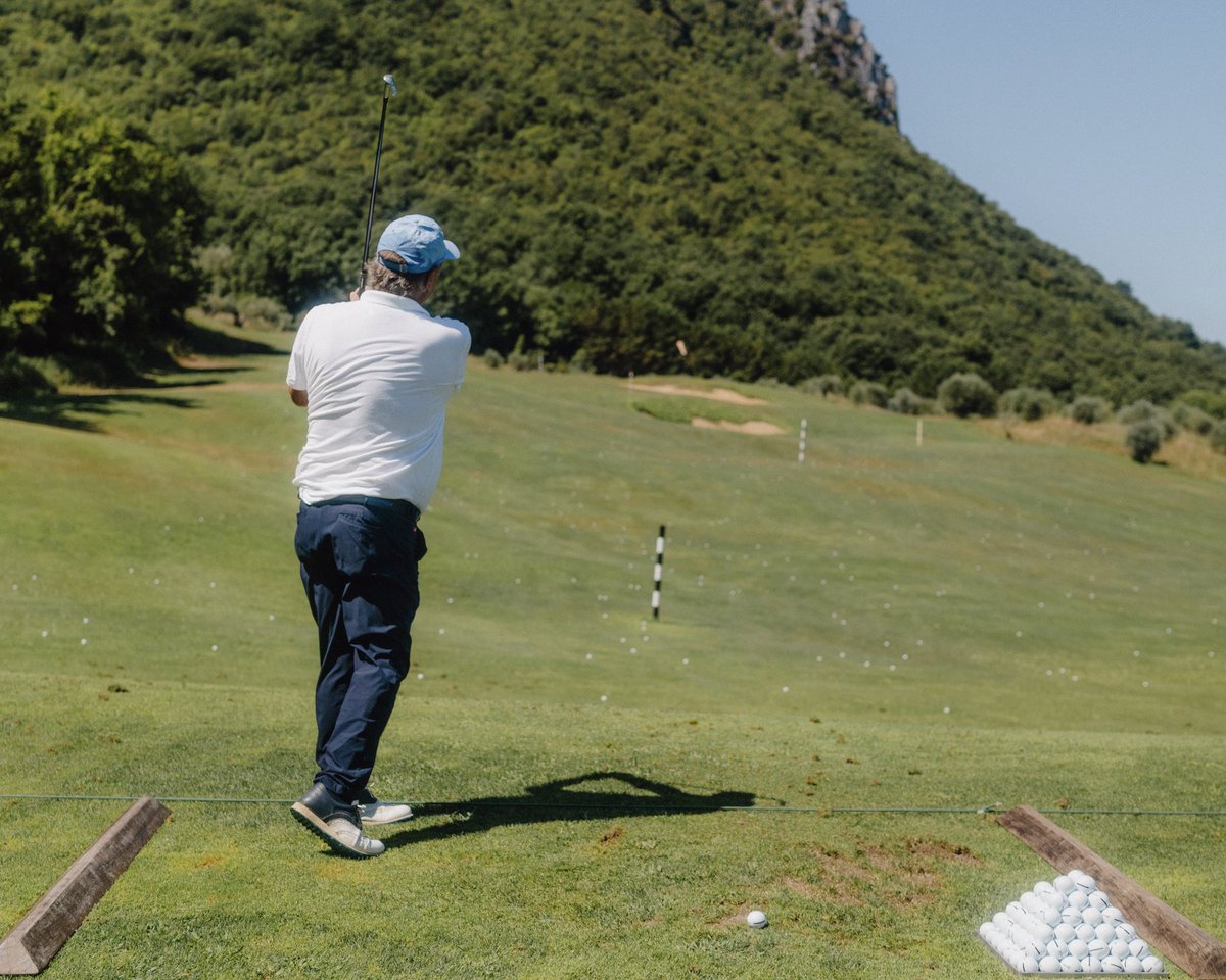Antognollagolf's tweet image. At Antognolla, our practice facilities are as exceptional as our course. Whether you're gearing up for your round or sharpening your skills, our driving range set against the stunning Umbrian hills has you covered. 🏌️‍♂️⛳️

#AntognollaGolf #GolfItaly #Golf #Umbria #ExploreUmbria