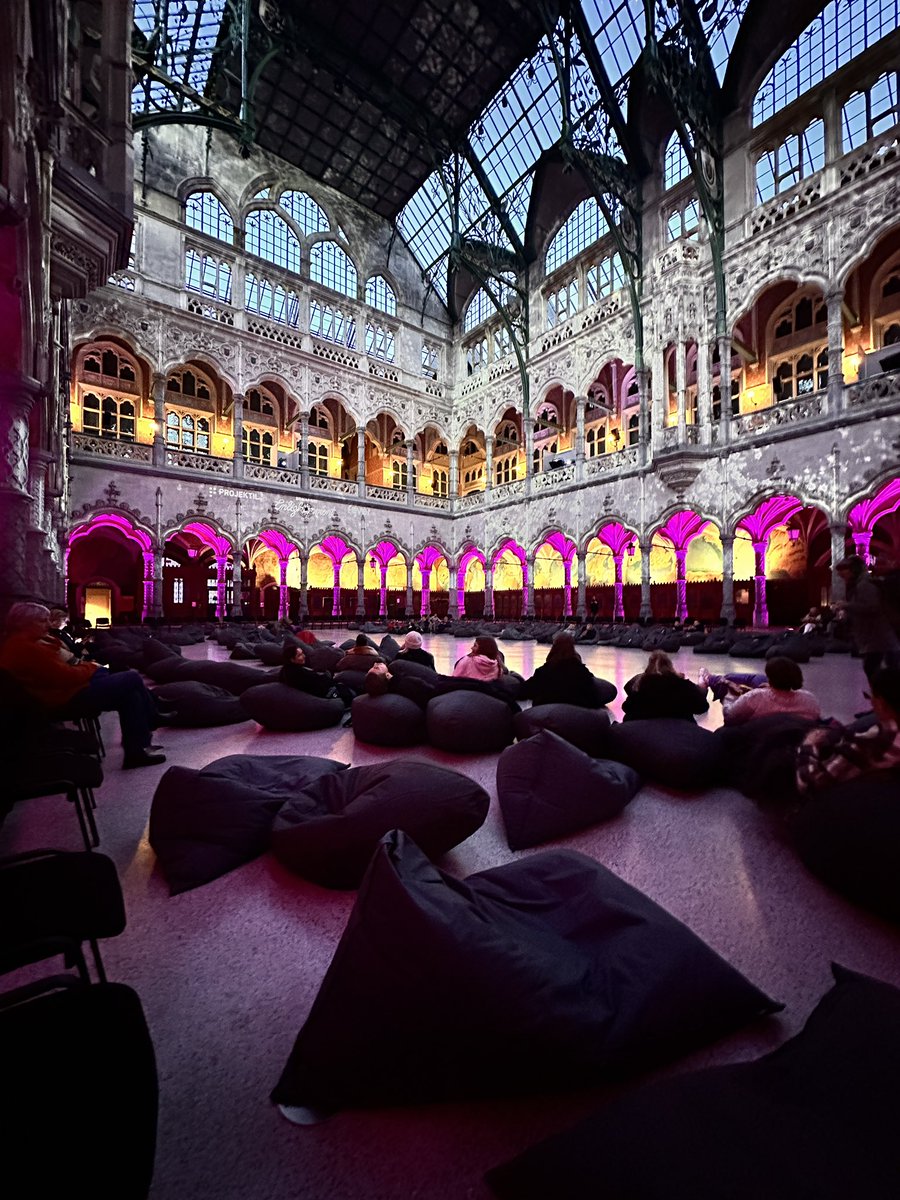 Toob_Alers's tweet image. Nog even een lichtshow mee pakken. Antwerpen een heerlijke gezelligheid in Kersttijd 🎄#UrbanSolutions