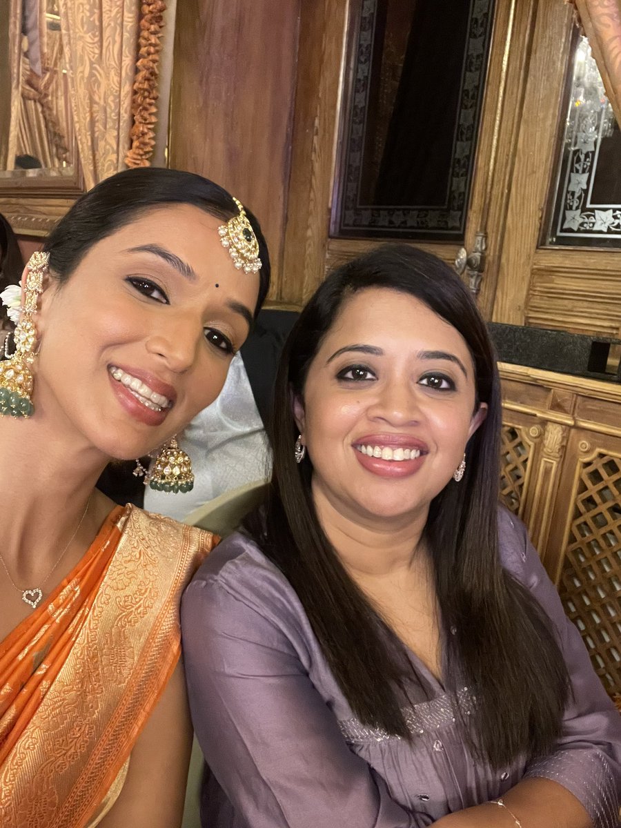 iratrivedi's tweet photo. Lovely to meet you @dhanyarajendran 💕 #changemakerawards https://t.co/18RZAiVGFj